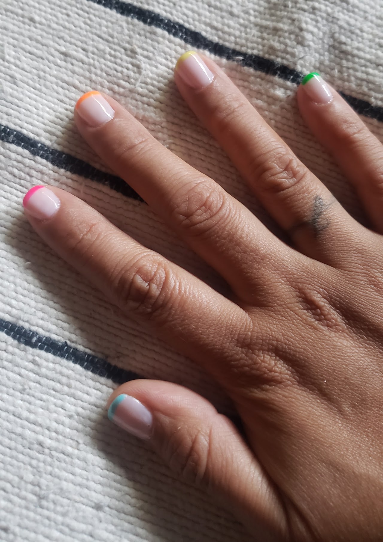 Trabajo de uñas realizado en Peluquería Chapeaux